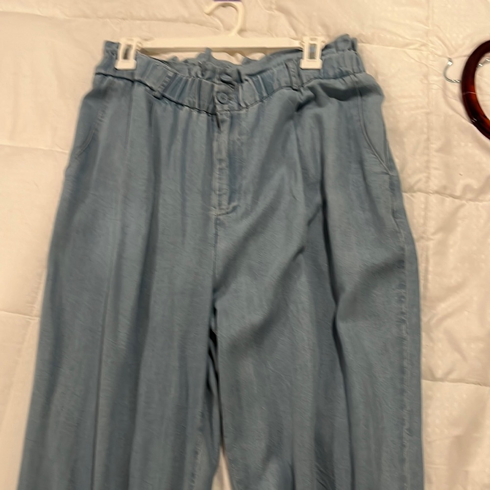 High-waisted jeans. NWT. Laundry by Shelli Segal